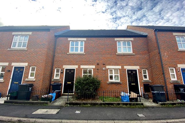 2 bed terraced house to rent in Priory Park, Taunton TA1