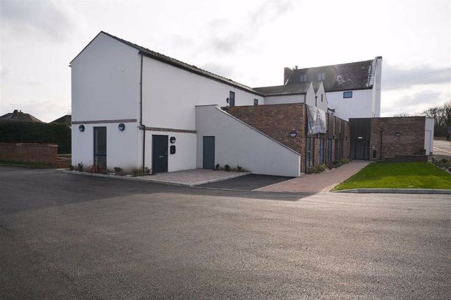 2-bed flat on 1, DERBY, £900/mo