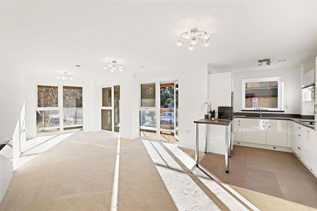 1-bed flat on 5 Lewis House, 224 Beulah Hill, London, £375,000