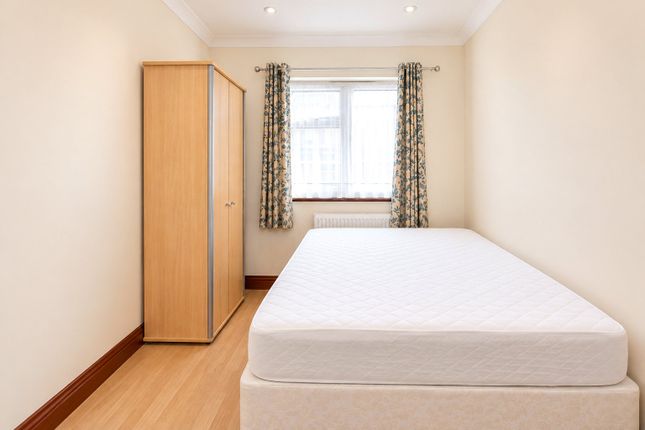 4b, Chesterfield Mews, London photo 3