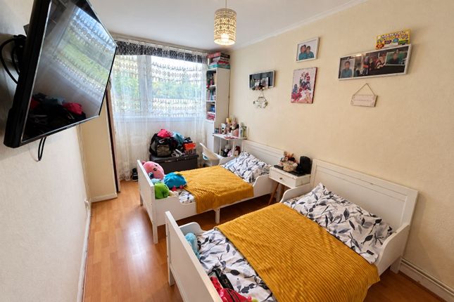 Flat 52 Lecky House, Oman Avenue, London photo 2