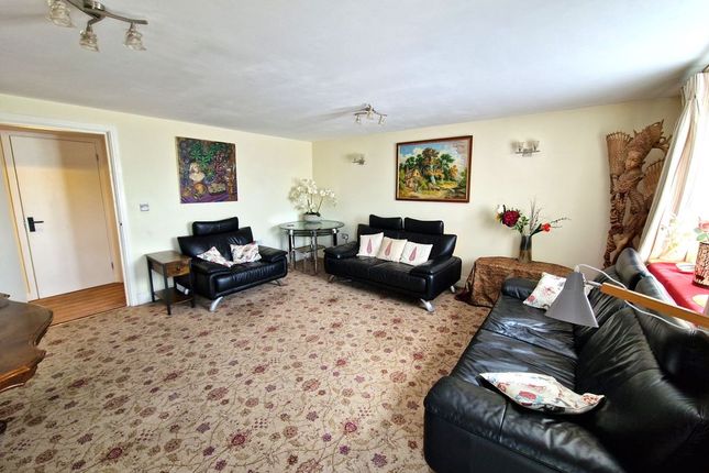7 Greyholme Court, Tilbury Close, Hatch End photo 4