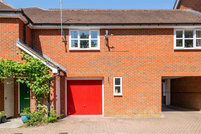15, Regents Mews, Horley photo 2