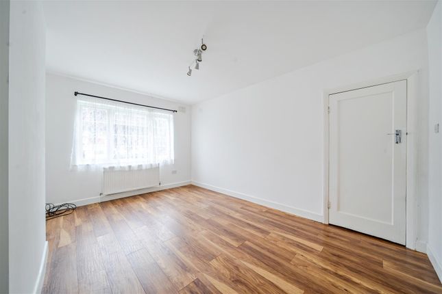 15, Clive Court, Oakleigh Avenue, Surbiton photo 4