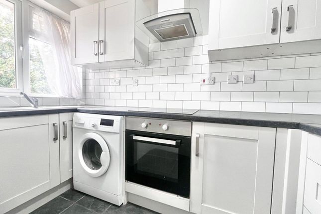 12 Salliesfield,, Kneller Road, Whitton photo 4
