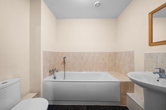 61, Harrow Close, Addlestone photo 4