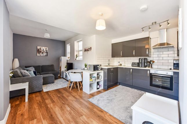 2-bed flat on 1A, Duncan Road, Southsea, £140,000