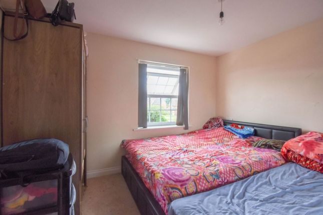 8, Birkby Close, Leicester photo 4