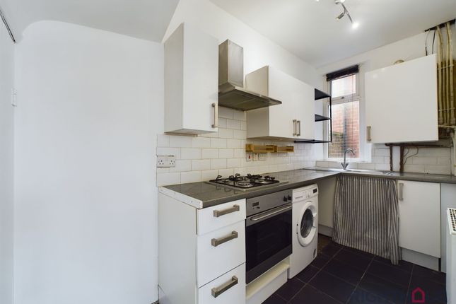 4 Upper George Street, Bradford photo 3