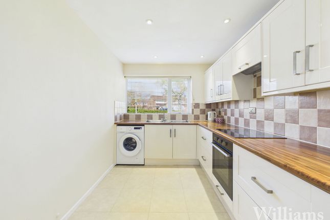 141 Bedgrove, Aylesbury photo 2