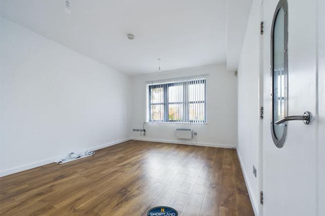 Flat 3, Bishopsgate Wharf, Coventry photo 4