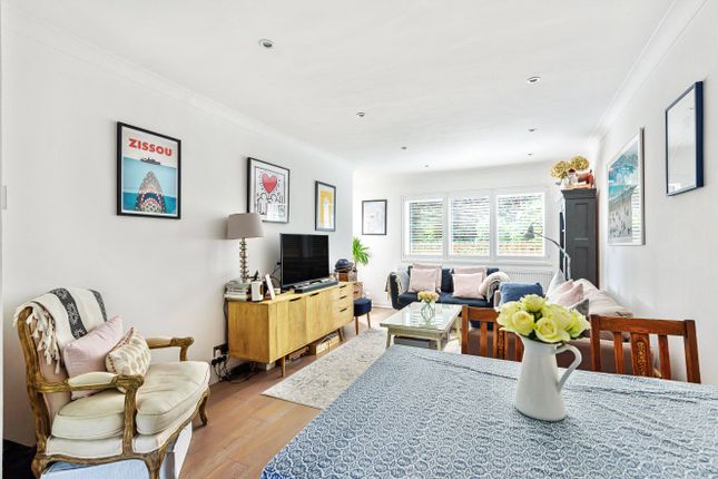 Maisonette for sale in St. Laurence Close, London