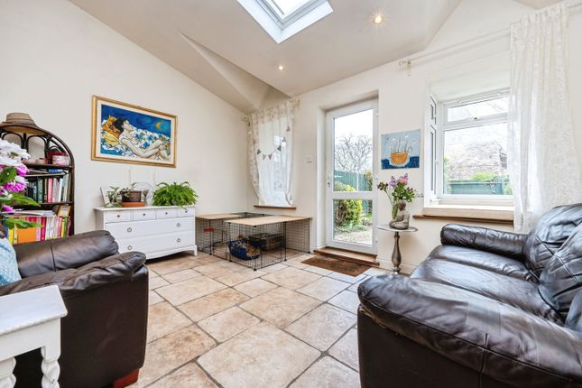 12, Riverside View, Bedford photo 2