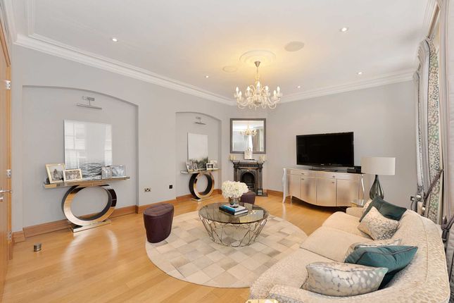 Thumbnail Town house for sale in Gerald Road, Belgravia