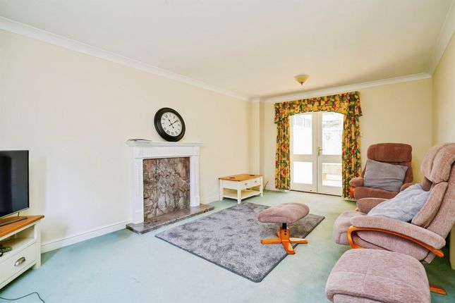 6, Glissard Way, Burford photo 3