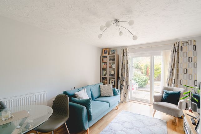 9 Dickens Close, Bristol photo 4