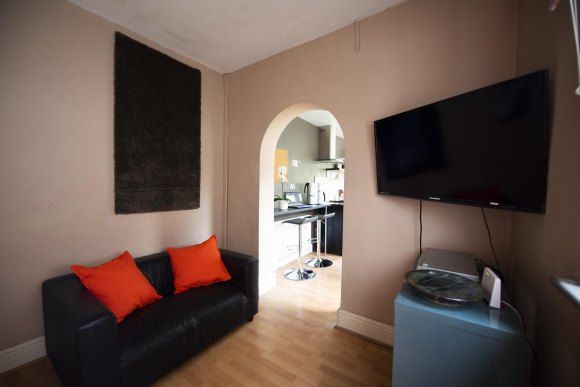 Room to rent in Henshall Street, Chester