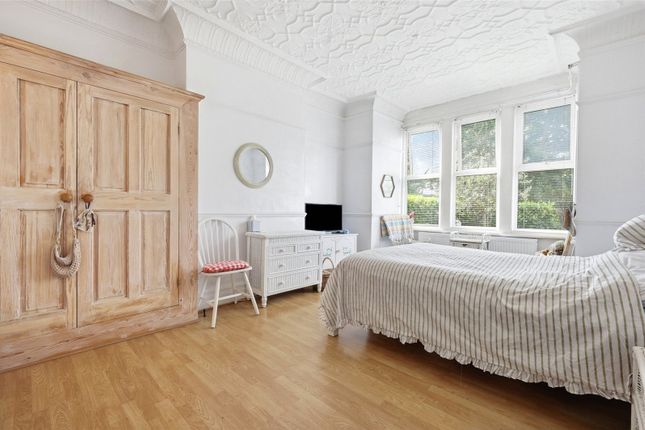 16, Plas Newydd, Essex photo 4