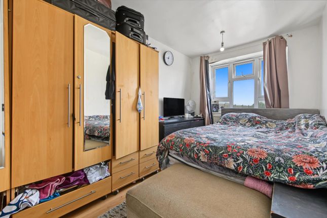 Flat 25, Herrick House, Howard Road, London photo 3
