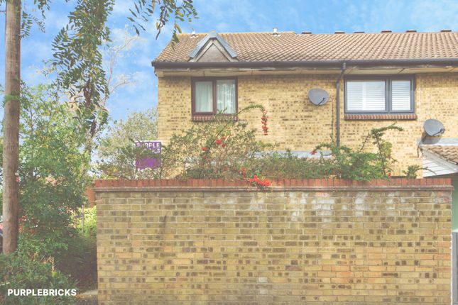23, Fiennes Close, Dagenham photo 3