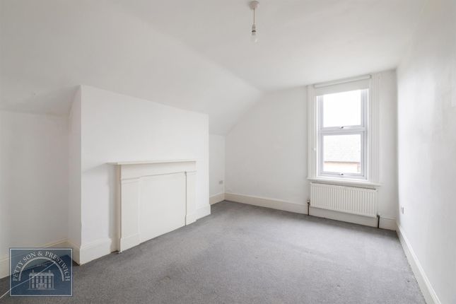 Room to rent in High Street Wanstead, London