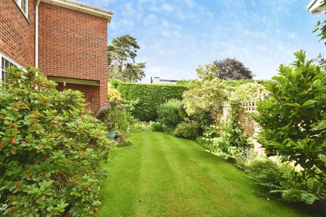 7, Hookstone Oval, Harrogate photo 4