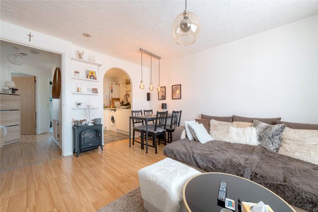 Flat for sale in Shaftesbury Gardens, London