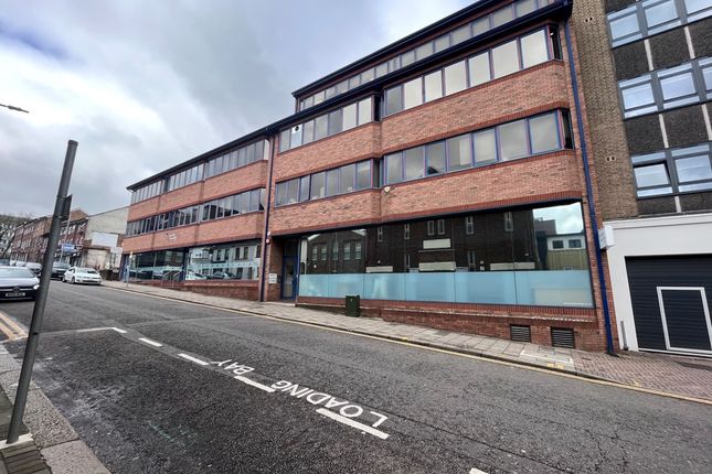 Office to let in Raglan House, 28-44 Alma Street, Luton, Bedfordshire