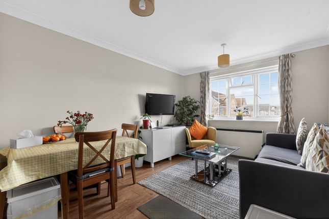Flat 14, Heron Court, 18, Wilkins Close, Mitcham photo 2