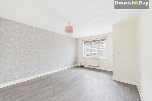 41 Devereux Gardens, Stafford photo 3