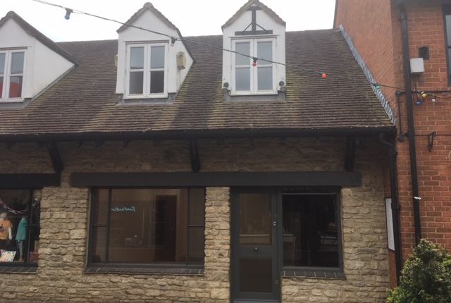 Retail premises to let in Cornwall Place, High Street, Buckingham