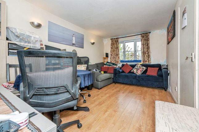 Flat 271, Russet House, Falcon Avenue, Grays photo 4