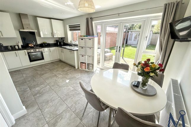 11, Ferny Close, Swadlincote photo 2