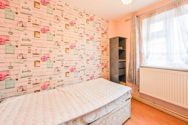 Flat for sale in Tristram Close, Walthamstow, London
