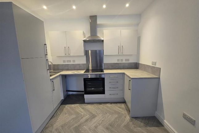Flat 4, 22, Wood Street, Ashton-Under-Lyne photo 4