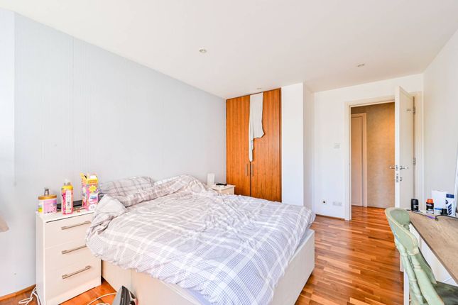 Flat for sale in Arnhem Place, Canary Wharf, London