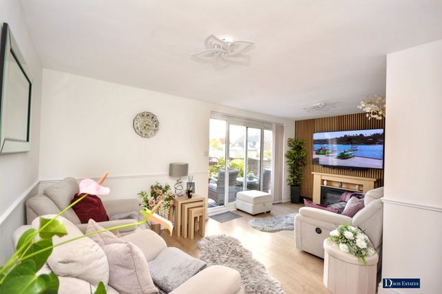28 Masefield Close, Romford photo 2
