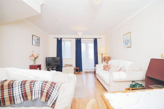 20, Romford photo 4