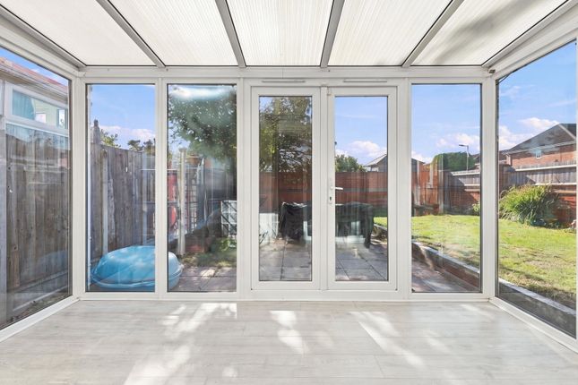 14, Northampton Grove, Basildon photo 4