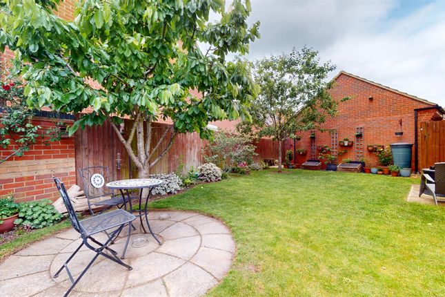 21, Gloucester Gate, Milton Keynes photo 3