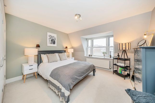 Flat 4, 139, Holland Road, London photo 4