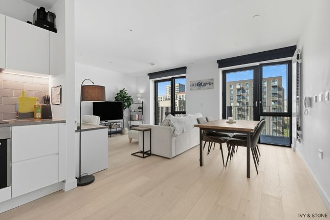 221 Banyan Court, 2 Regalia Close, Greater London photo 3