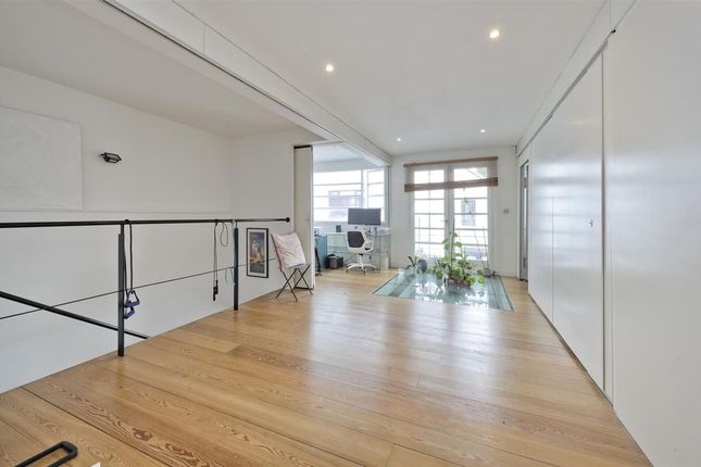 Flat to rent in Treadgold Street, Notting Hill
