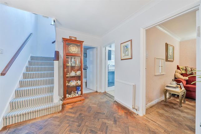 1 Warren Road Hallway.Jpg