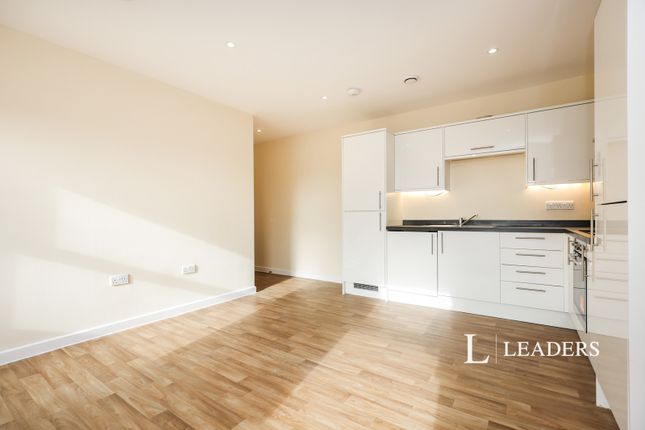 Flat 2, 7-9, St. Peters Gardens, Northampton photo 4