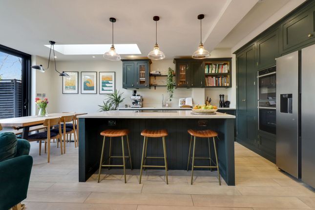 10 Loseberry Road, Esher photo 3