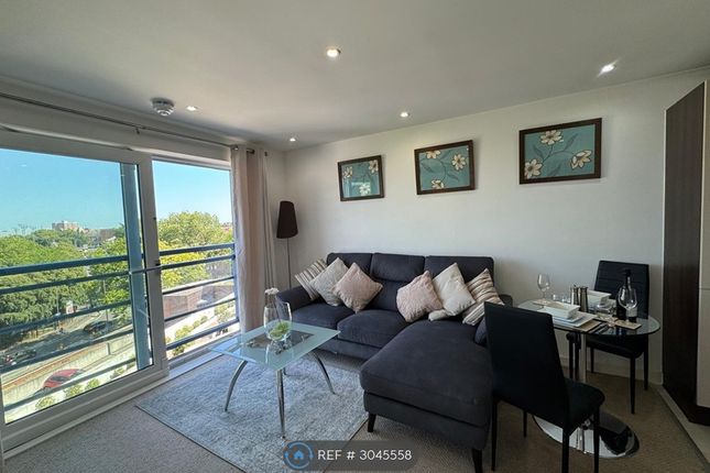 Flat, The Crescent Gunwharf Quays, Portsmouth photo 4