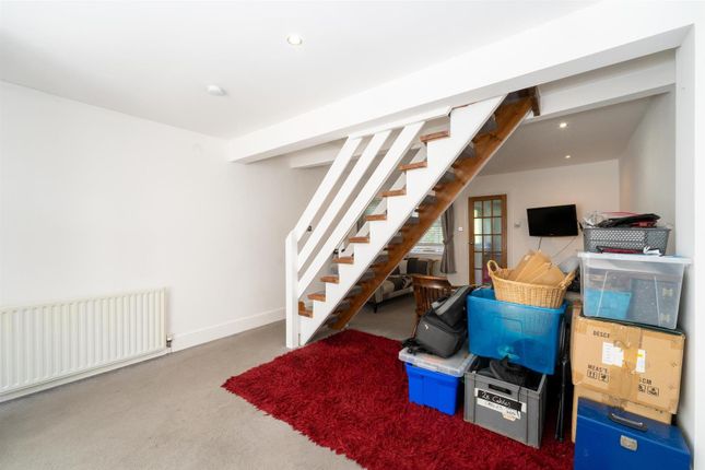 52, Malden Road, Borehamwood photo 4