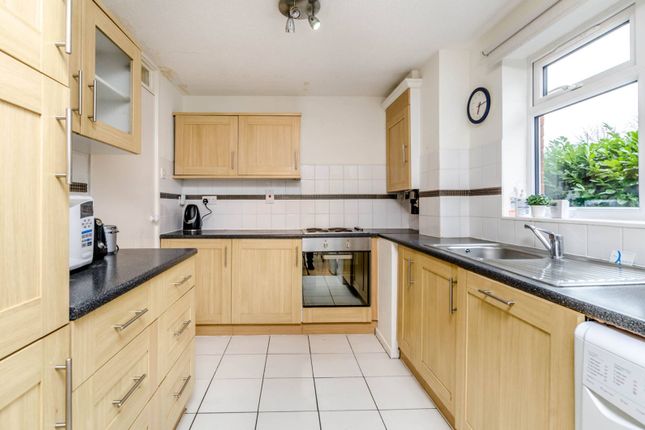 Thumbnail Maisonette to rent in Myrtleside Close, Northwood