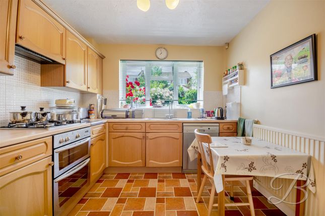 19, Candlemass Court, Mansfield photo 2